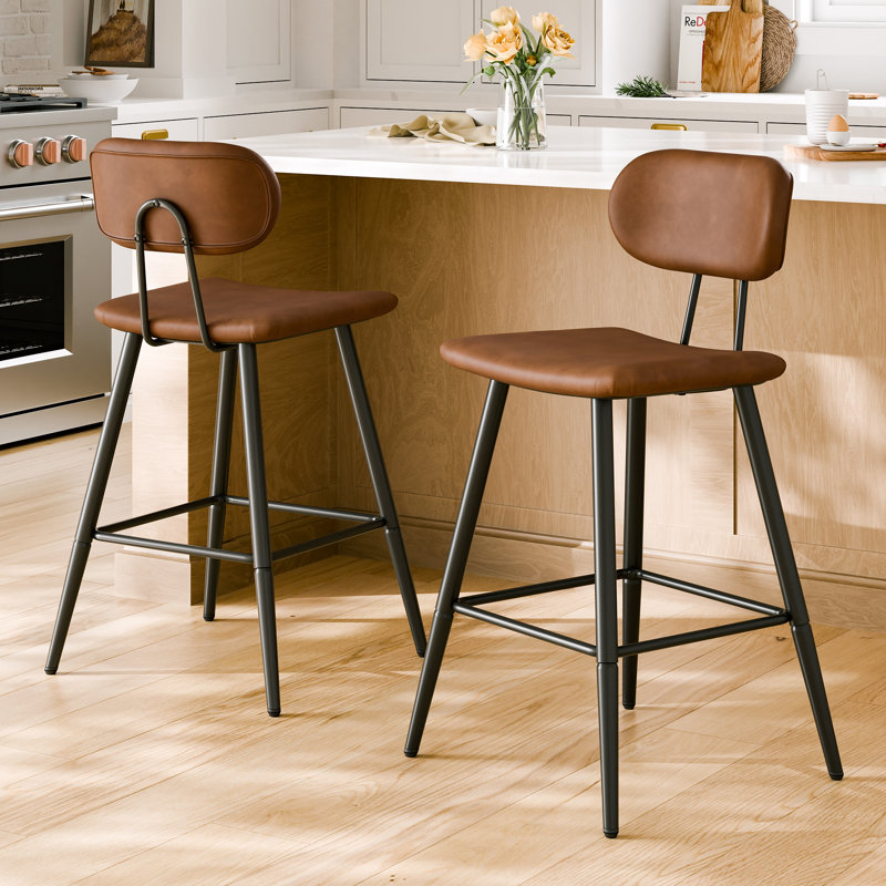 The Art of the Counter Stool: Styling Warm Mid-Century Kitchen Islands