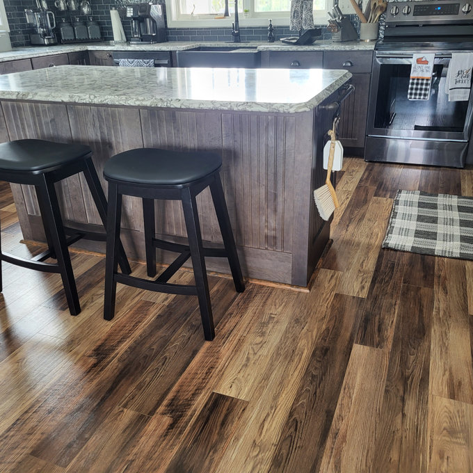 The Art of Curating Faux Leather Counter Stools Around Modern Kitchen Islands