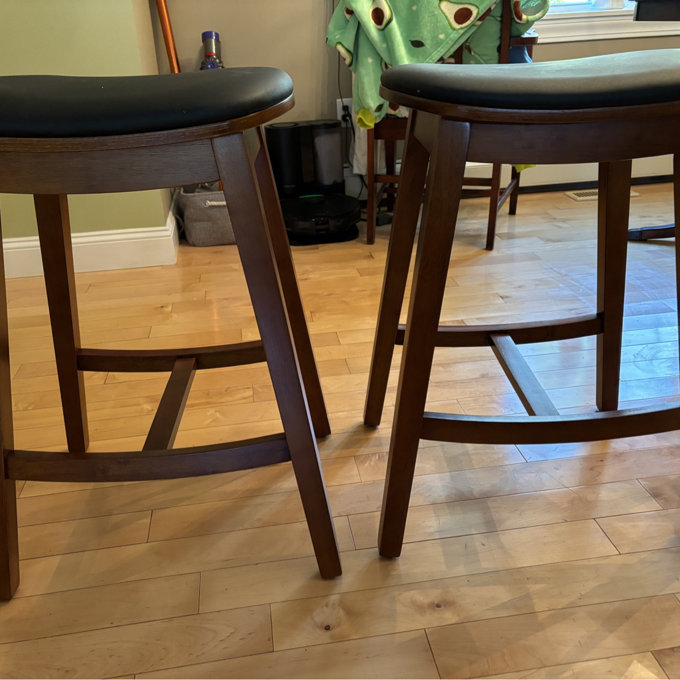 The Art of Curating Faux Leather Counter Stools Around Modern Kitchen Islands